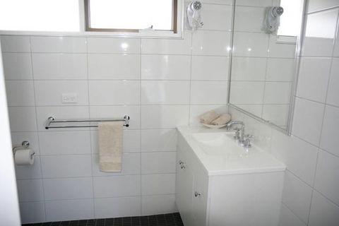 Frankston Motel - Queensland Tourism 1