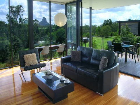 Glass On Glasshouse - QLD Tourism 1