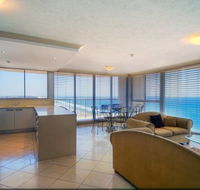 Golden Sands on Main Beach - QLD Tourism