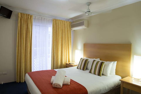 Golden Shores Holiday Club - QLD Tourism 1