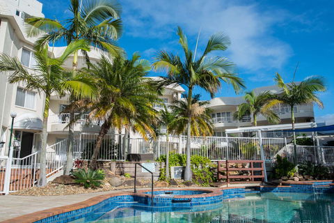 Golden Shores Holiday Club - QLD Tourism 8