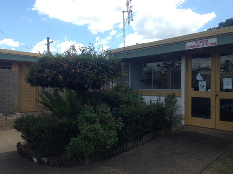 Gympie Caravan Park - Queens Park - QLD Tourism 3