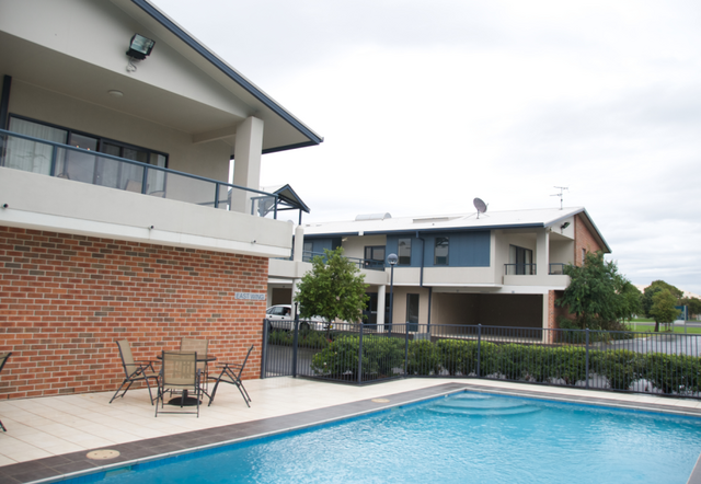 Hawkesbury Race Club Motel - QLD Tourism 3