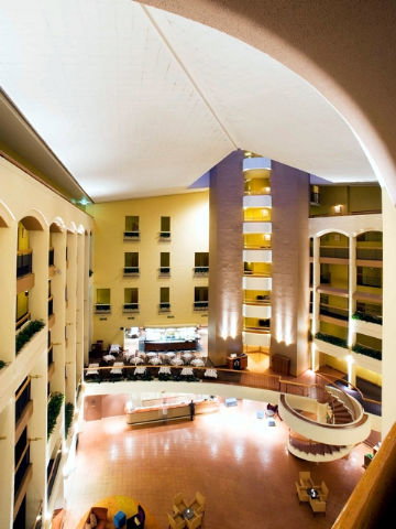 Holiday Inn Old Sydney - QLD Tourism 3