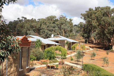 Hotham Ridge Winery & Cottages - QLD Tourism 2