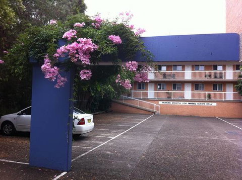 Huskisson Beach Motel - QLD Tourism 0