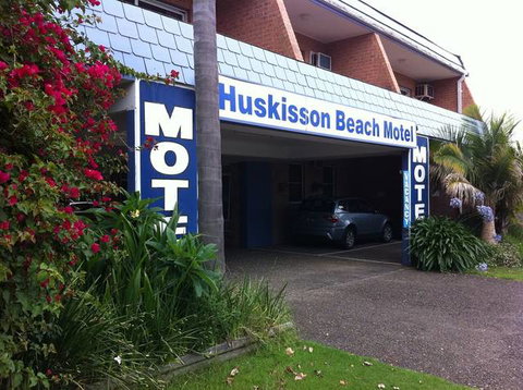 Huskisson Beach Motel - QLD Tourism 2