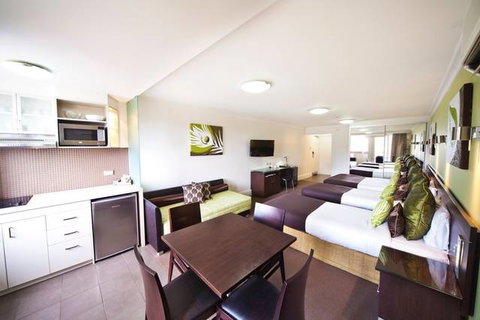 Hyde Park Inn - QLD Tourism 2