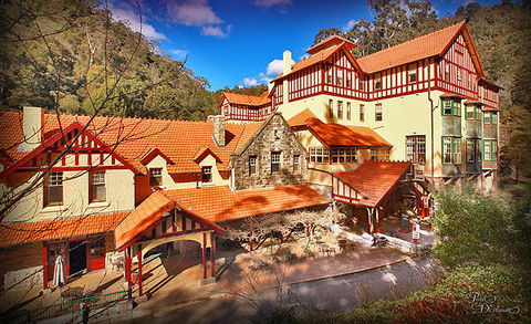 Jenolan Caves - QLD Tourism 4