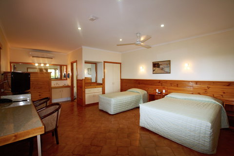 Kimberley Hotel - QLD Tourism 4