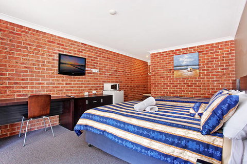 Lake Macquarie Motor Inn - QLD Tourism 0