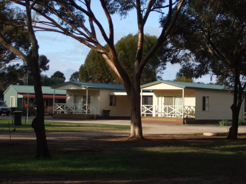 Laura Community Caravan Park - QLD Tourism 0