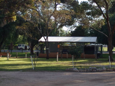 Laura Community Caravan Park - QLD Tourism 1