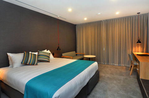 Lighthouse Beach Resort - QLD Tourism 4