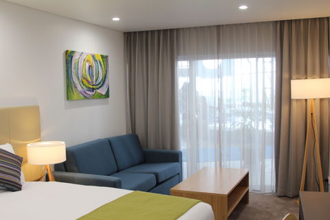 Lighthouse Beach Resort - QLD Tourism 7