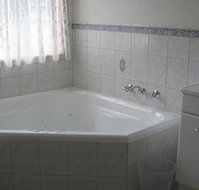 Macburn Self Contained Cottages Dog Friendly - QLD Tourism