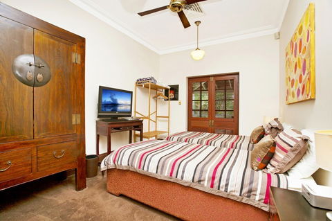 Mandalay Luxury Stay - Queensland Tourism 3