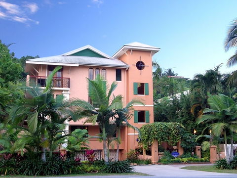 Martinique On Macrossan - QLD Tourism 1