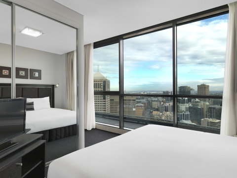 Meriton Serviced Apartments - Campbell Street - QLD Tourism 0
