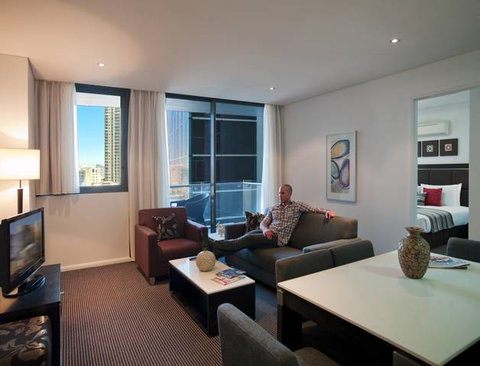 Meriton Serviced Apartments - Campbell Street - QLD Tourism 1
