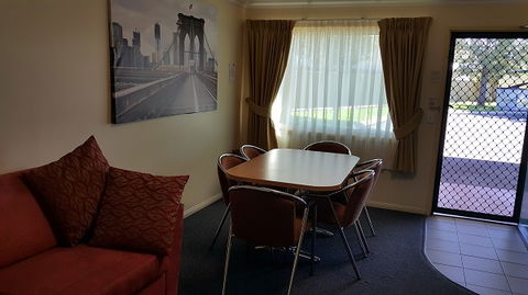 Motel Carnarvon - Queensland Tourism 1