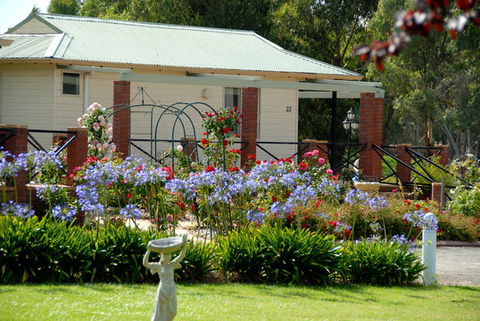 Mount Barker Valley Views Motel And Chalets - QLD Tourism 5