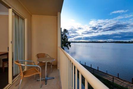 Nagambie Waterfront Motel - Queensland Tourism 6