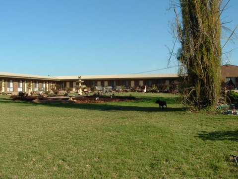 Newell Motor Inn - QLD Tourism 1