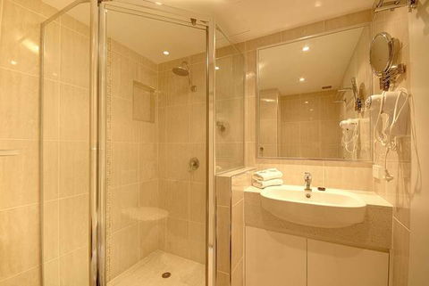 Pacific Surf Absolute Beachfront Apartments - QLD Tourism 4