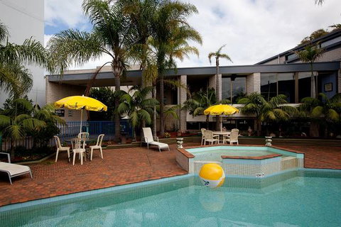 Palm Court Motor Inn - QLD Tourism 0