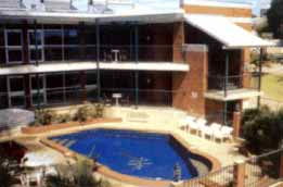 Palms Motel - QLD Tourism 1