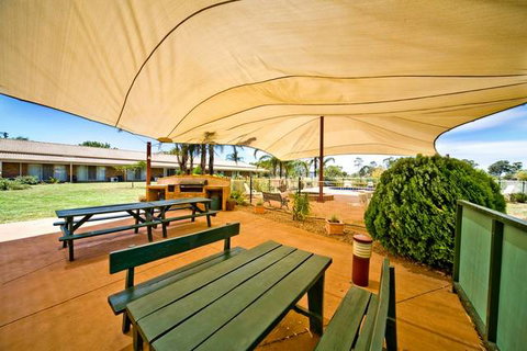 Paradise Lakes Motel - Queensland Tourism 2