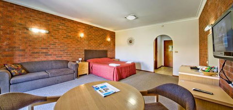 Paradise Lakes Motel - Queensland Tourism 3