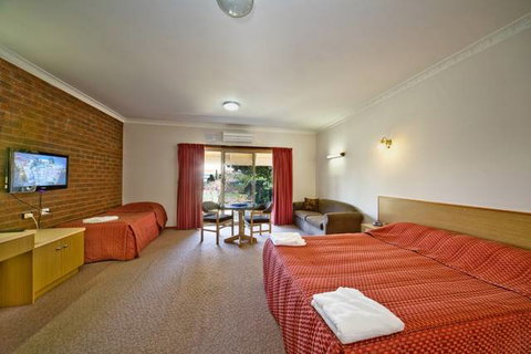 Paradise Lakes Motel - Queensland Tourism 4