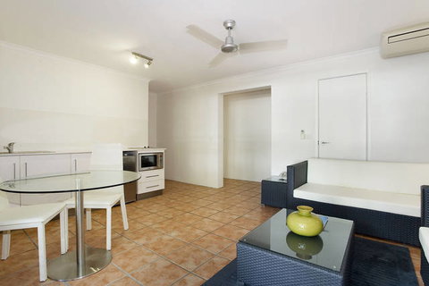 Paradise On The Beach Resort - Queensland Tourism 3