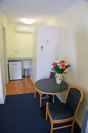 Pelican Motor Inn - QLD Tourism 1