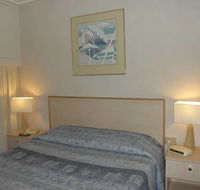 Pine Lodge Motel - QLD Tourism