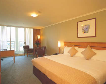 Radisson Hotel & Suites Sydney - Queensland Tourism 0