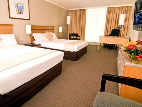 Radisson Hotel & Suites Sydney - Queensland Tourism 1