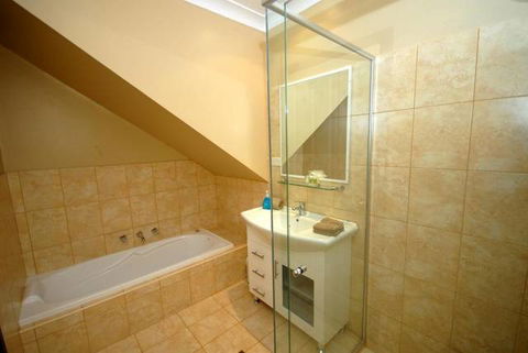 Rosewood Guesthouse - QLD Tourism 0