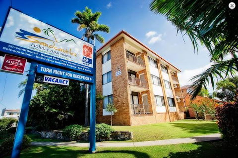 Sandcastles Holiday Apartments - Queensland Tourism 1