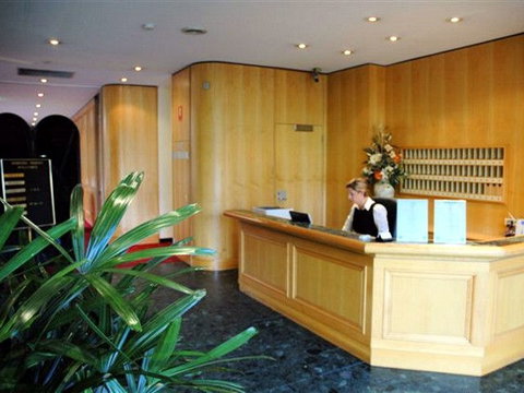 Sandown Regency & Serviced Apartments - QLD Tourism 1