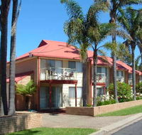 Sapphire Court Holiday Units - Queensland Tourism
