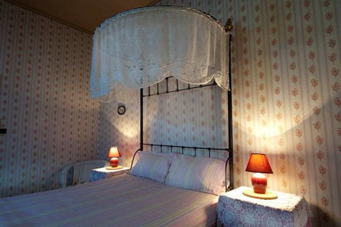 Sarah Jane Cottage - QLD Tourism 2