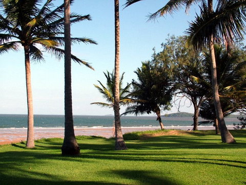 Sarina Beach Motel - QLD Tourism 4