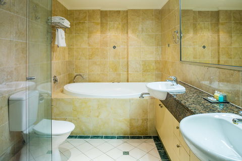 Sea Change Beachfront Apartments - QLD Tourism 0