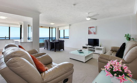 Southern Cross Beachfront Holiday Apartments - QLD Tourism 0
