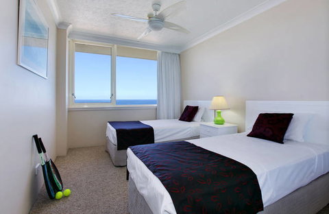 Southern Cross Beachfront Holiday Apartments - QLD Tourism 1