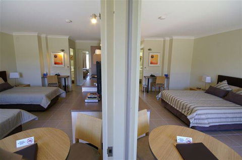 Spinifex Motel - Queensland Tourism 1