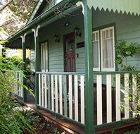Strawberry Patch Cottage - QLD Tourism
